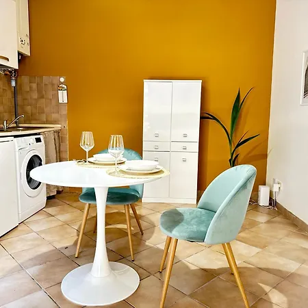 Cozy With Garden Apartment